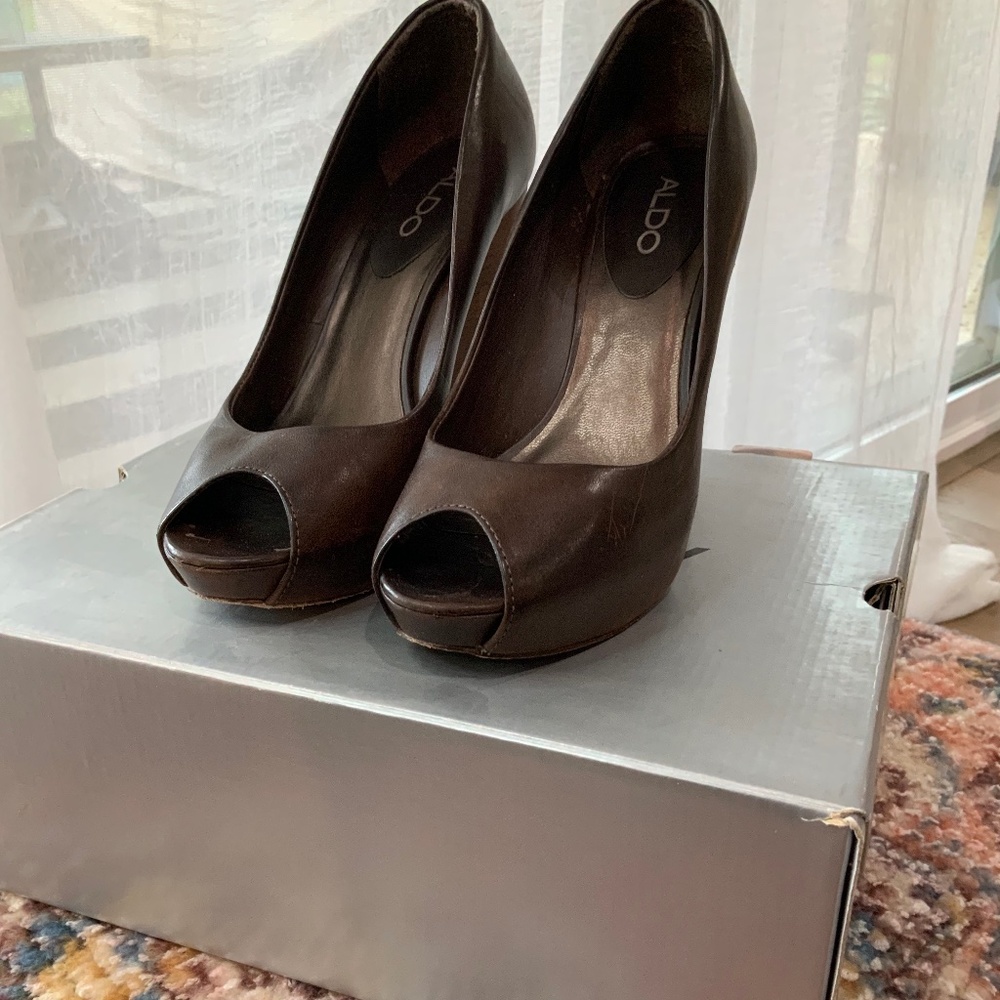 ALDO Brown Wedges SZ 6